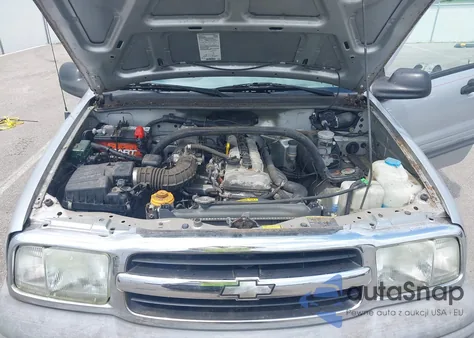 2003 Chevrolet Tracker из США, поврежденный, VIN 2CNBE18C136952611